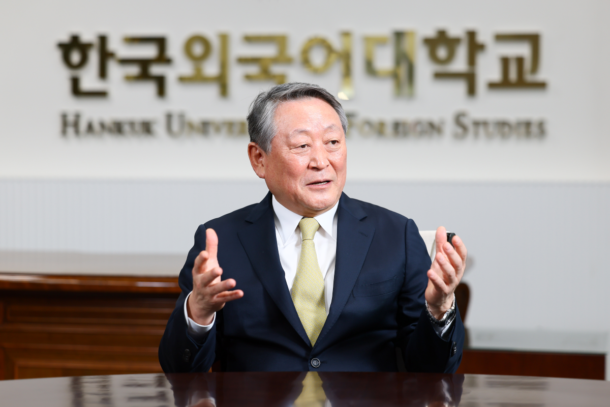 [중앙일보] "AI 시대, 한국외대엔 기회"…반도체 등 8개 첨단학부 신설 이미지